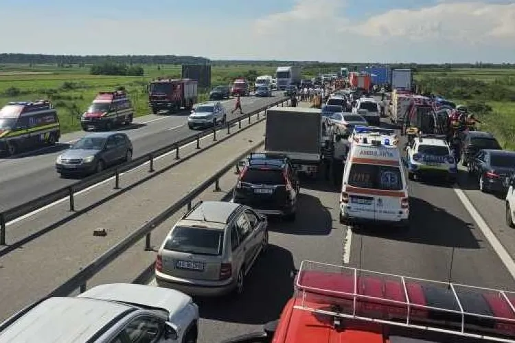 Accident în lanț cu TIR-uri și mașini! Autoritățile au activat PLANUL ROȘU de Intervenție! Un copil de 10 ani a murit FOTO