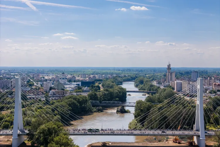 Un pod URIAȘ peste Someș a fost inaugurat. Podul TRANSILVANIA este cel mai mare pod hobanat din România, „o minune a ingineriei” VIDEO