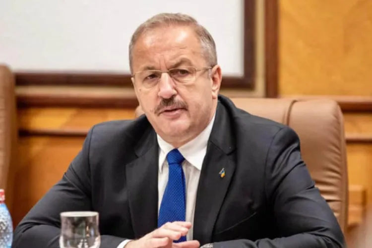 Vasile Dîncu avertizează că măsurile pregătite de viitorul guvern pot să „dea foc la țară”. „Austeritatea nu dezvoltă, ci distruge!”