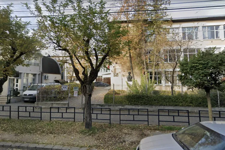 La un pas de tragedie în Cluj-Napoca! O minoră, la un pas să fie spulberată pe trecerea de pietoni din fața școlii de un șofer grăbit!