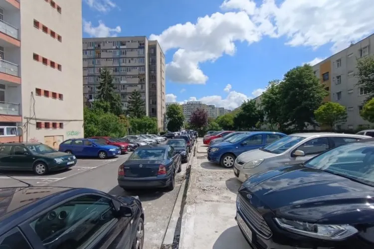 Vandal auto terorizează zona Calea Mănăștur: Mașini zgâriate cu cheia, un șofer face apel disperat către victime să se unească! FOTO