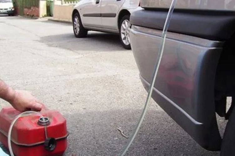 Situație alarmantă în Cluj: Se fură combustibil din rezervoare! Tot mai mulți clujeni reclamă că li s-au golit rezervoarele peste noapte