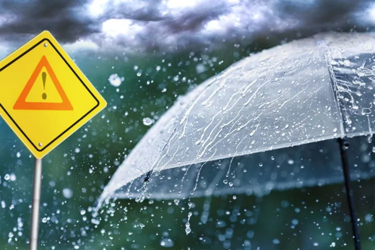 Furtuni violente în județul Cluj: Cod portocaliu pentru mai multe localități!/ Autoritățile vă recomandă: Adăpostiți-vă!