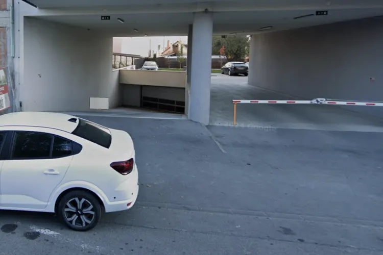 Coșmar în fiecare sâmbătă sâmbăta pentru locatarii unui bloc din Mărăști: „Aștept 20 de minute să intru în parcare!”