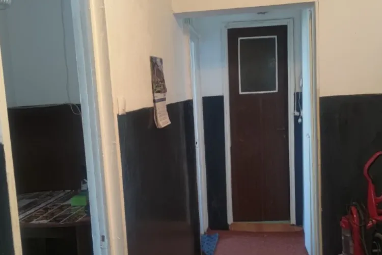  Cauți un apartament în care n-ai curaj să te descalți? L-ai găsit! Doar 550 € pentru o excursie zilnică în Estul sălbatic, direct din Cluj! FOTO