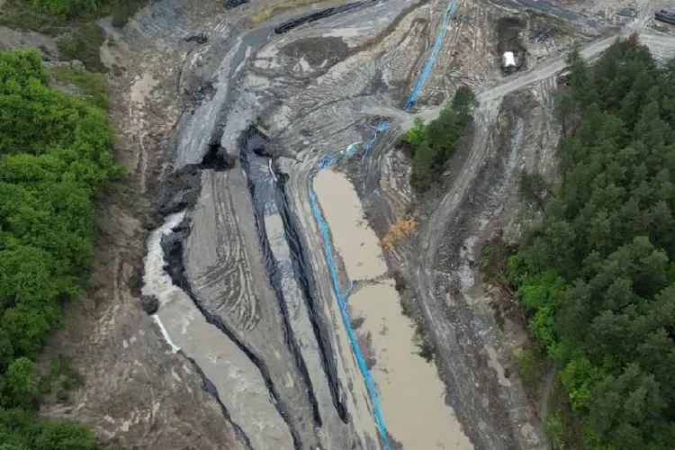 FOTO. Dezastru iminent la salină! Autoritățile se tem că se prăbușește, după ce apele au pătruns în subteran