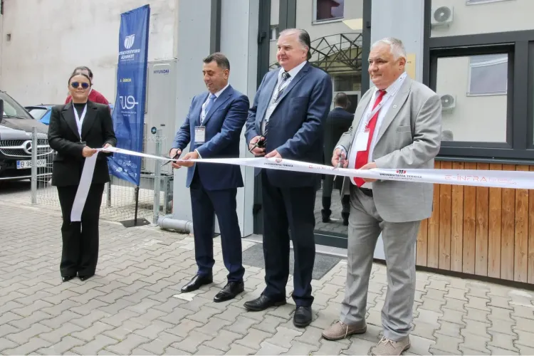 Universitatea Tehnică din Cluj-Napoca inaugurează un laborator unic în România, cu sprijinul unei companii românești! FOTO