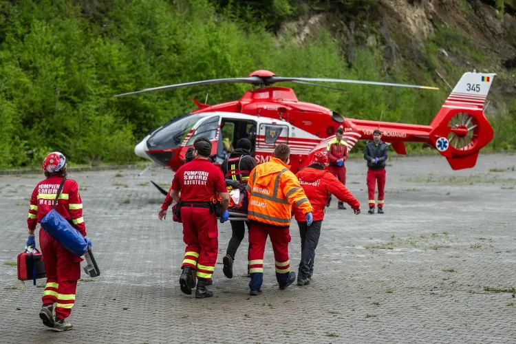 Salvamontiștii clujeni, în prima linie! Un pacient a avut nevoie de evacuare cu elicopterul SMURD 