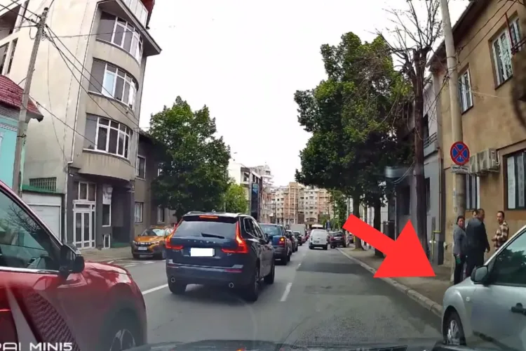 Cum a fost evitat în ultima clipă un accident în Cluj din cauza unei manevre „grăbite”: „Măcar dacă semnalizai” VIDEO