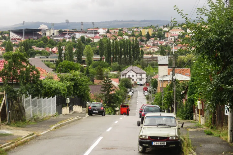 Cluj: Locuitorii din Dâmbul Rotund cer ajutor imediat! Transport și parc pentru copii, priorități uitate