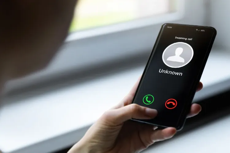 Te sună „Bursa de Valori”? Ai grijă, este o mare înșelătorie! Autoritățile ne avertizează cu privire la o nouă metodă de scam. Află cum să te ferești