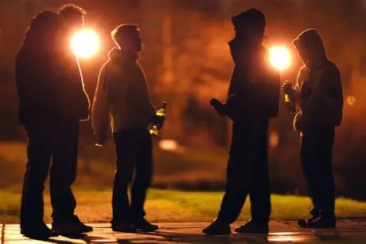 Parcarea de la Home Garden, loc de scandal și băuturi! Cum deranjează un grup de oameni liniștea din cartierul Mănăștur