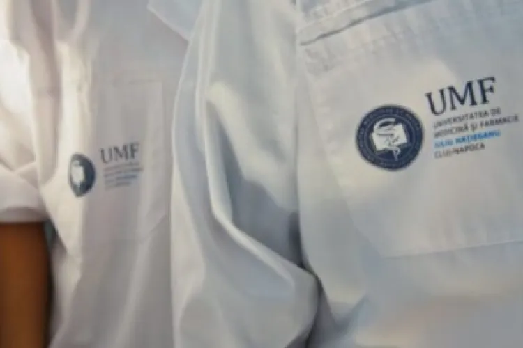 Visezi să porți halatul alb? UMF „Iuliu Hațieganu” scoate la concurs o mulțime de locuri pentru viitorii medici, farmaciști sau nutriționiști