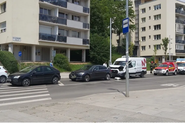 Atenție, șoferi! Accident cu trei vehicule în Cluj, pe strada General Dragalina – ce au descoperit autoritățile la fața locului
