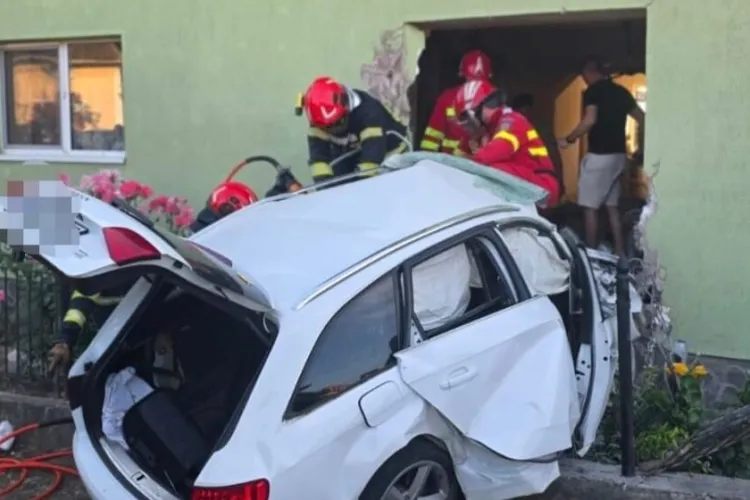Tragedie fără margini! Un tânăr de 19 ani a murit, după ce a intrat direct în zidul unei case. Medicii nu au mai putut face nimic 