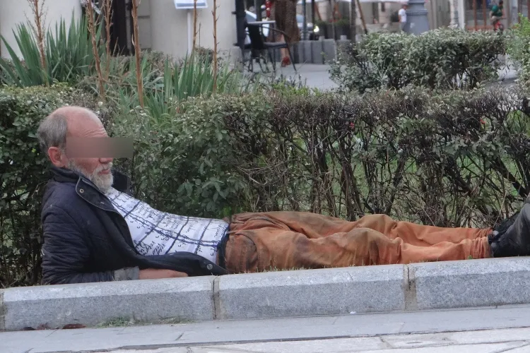 Situație REVOLTĂTOARE într-o zonă verde din Cluj. Pericol biologic: „Își fac nevoile în boscheți de câteva zile!”