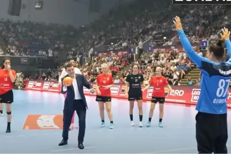 Nicușor Dan a intrat pe teren la meciul de retragere al Cristinei Neagu. Cum s-a descurcat la aruncarea de la 7 metri VIDEO