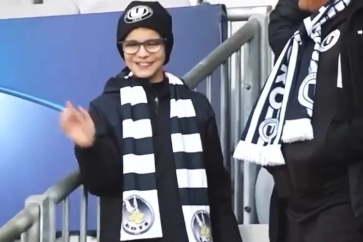 Dragoș este o adevărată lecție de viață, la doar 10 ani: Băiatul care nu vede mingea sau jucătorii, dar iubește echipa „U” Cluj cu sufletul VIDEO