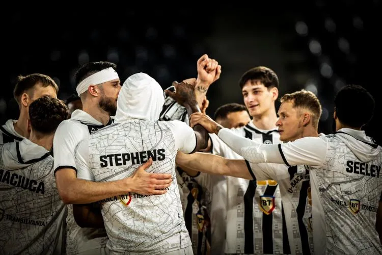 Atmosferă explozivă la BTarena! U-BT Cluj vrea revanșa și visează din nou la trofeu, în fața fanilor! Meci de infarct cu CSU Oradea