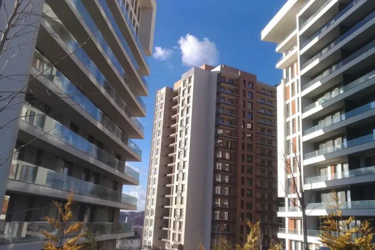 Cluj-Napoca, campion la prețuri, codaș la vânzări: De ce durează cel puțin 3 luni să-ți vinzi apartamentul în cel mai scump oraș din România?