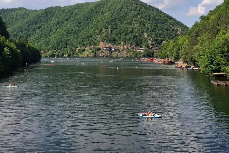Cum s-a transformat Lacul Tarnița din haos și nebunie a bărcilor cu motor în paradis de relaxare pentru clujeni: „Timpul e cel mai bun judecător”