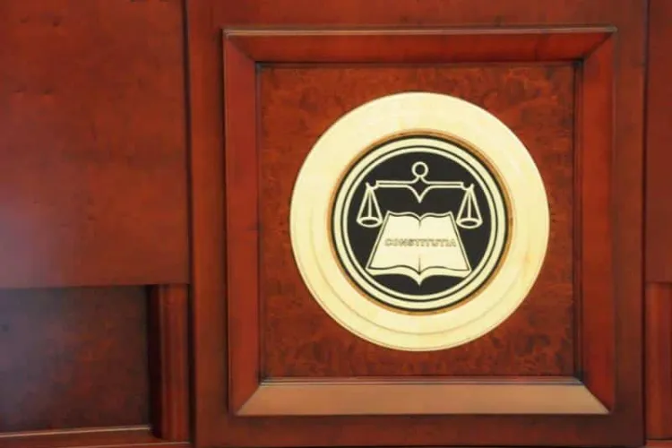 Lovitură pentru politicieni: zeci de mii de români cer judecători independenți la CCR! Vor fi ignorate cererile?