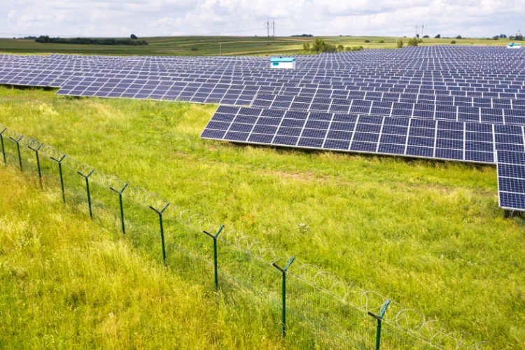 E OFICIAL! Clujul va avea un URIAȘ parc fotovoltaic. Contractul a fost semnat astăzi! „Vom produce două treimi din energia necesară Clujului”