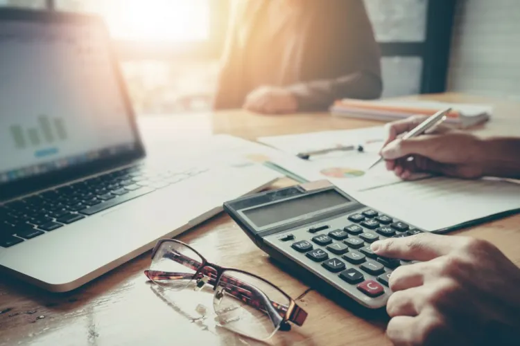 Noile taxe pregătite de Guvern îi revoltă pe experți. „Nici în Evul Mediu, când exista șerbia, nu erau atât de mari birurile”