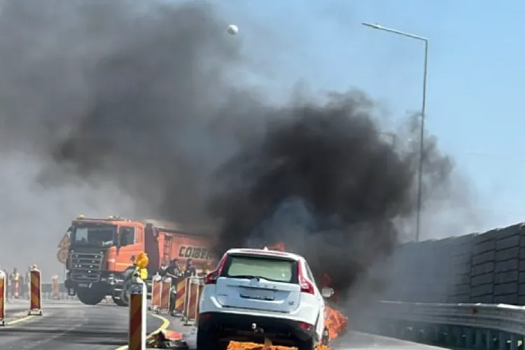 Pericol pe patru roți în Cluj: O mașină a luat foc după ce a stat o săptămână pe tușă! Ce a declanșat incendiul