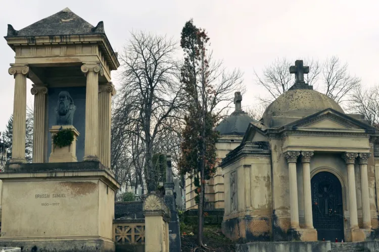 Sunete misterioase lângă cel mai vechi cimitir din Cluj! Locatarii spun că noaptea nu pot dormi, ziua nu pot lucra: „Se aud clar și cu ferestrele închise”
