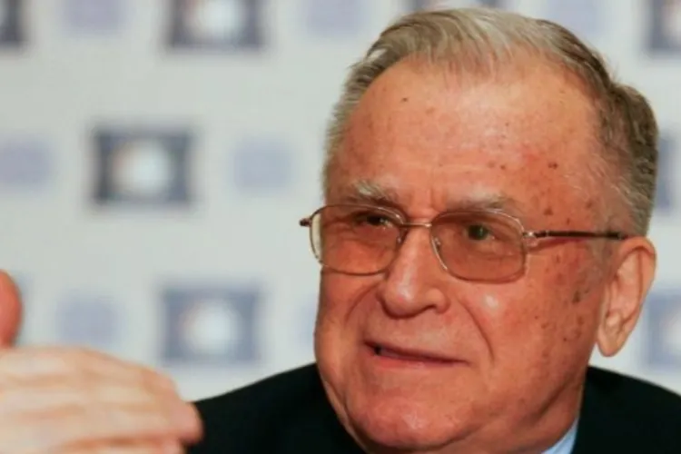 Ion Iliescu, internat la Terapie Intensivă la Spitalul SRI din București. Probleme respiratorii (SURSE)