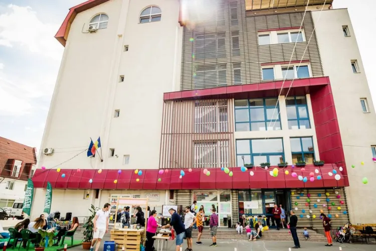 Profesoară de la UBB Cluj, din cadrul FSPAC, acuzată că nu își ține orele de curs:„A făcut 5 cursuri/semestru. Ne anunță cu 20 minute înainte că nu se țin”