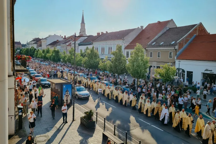 Clujul în sărbătoare: Mii de credincioși au participat la tradiționala procesiune de Rusalii FOTO VIDEO