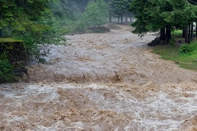 Clujul fierbe și se inundă! Cod Galben de caniculă + furtuni + viituri – vezi harta completă a zonelor de risc