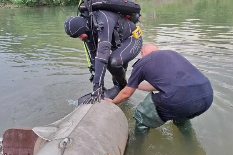 Tragedie fără margini! O fetiță de 8 ani s-a înecat sub ochii surorii sale de 10 ani. Medicii nu au mai putut face nimic 