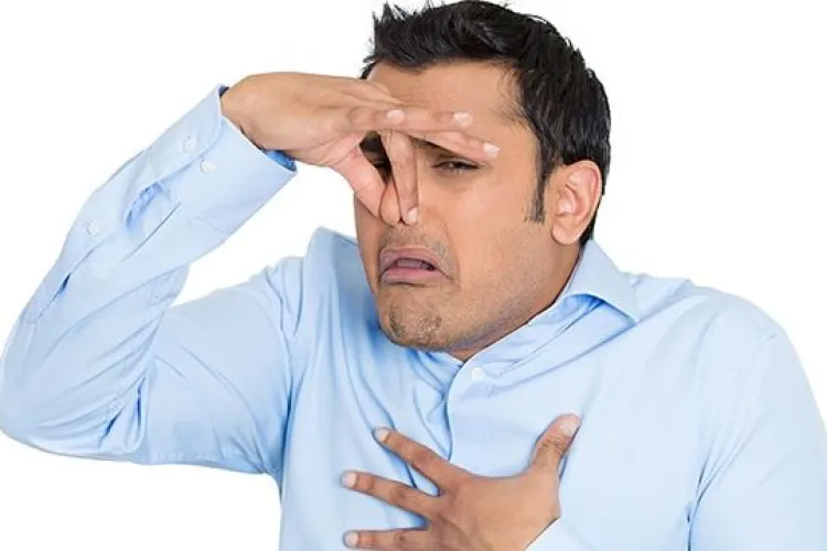 Locuitorii unui cartier din Cluj-Napoca sunt terorizați de un miros insuportabil: „Nu putem sta cu geamurile deschise din cauza mirosului!”