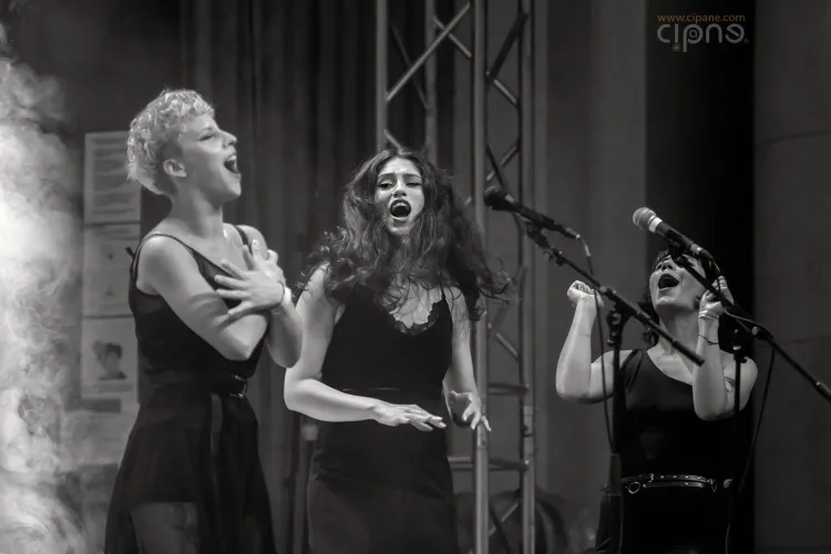 Trei voci și o revoluție muzicală! POWDERPUFF, trupa care vrea să-și lase amprenta în industria artistică. Cine sunt „Zeițele Clujului” FOTO 