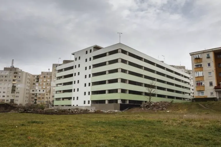 Investiție distrusă în Mănăștur! Parkingul Negoiu, vandalizat la scurt timp după renovare. Locatarii cer măsuri urgente