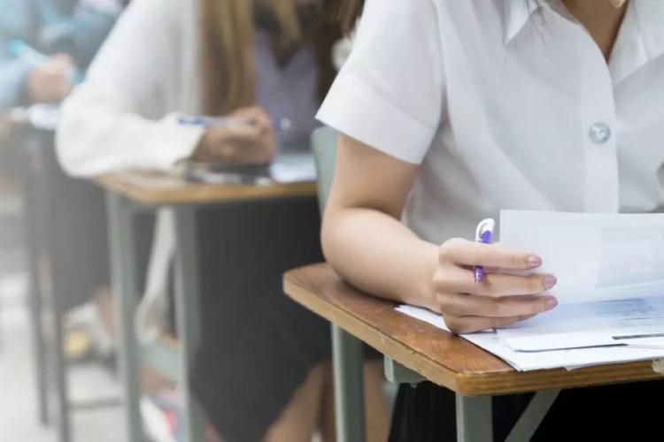 BAC-ul vine cu o schimbare ISTORICĂ: Elevii își pot vedea lucrările înainte de a depune contestație. Vezi când, cum și de ce contează acest pas uriaș