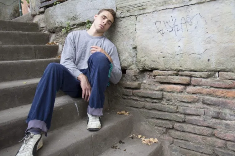 Discuții aprinse după ce un tânăr din Cluj-Napoca s-a plâns că „moare de foame” și a cerut ajutor: „Nu ține vrăjeala man, marș la muncă!”