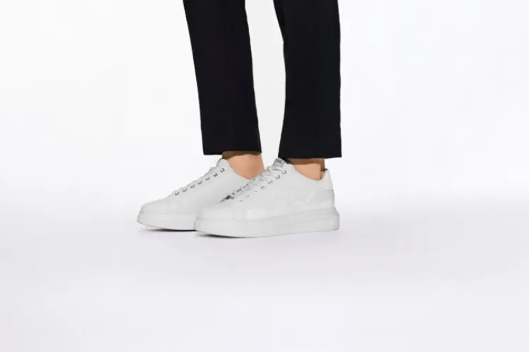 Descoperă universul Karl Lagerfeld-O tendință atemporală: Sunt hainele și încălțămintea în care nu doar arăți bine, ci te și simți bine!