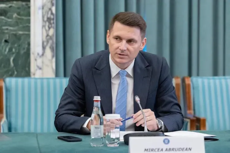 Clujeanul Mircea Abrudean a fost ales președintele Senatului, fiind susținut de coaliția de guvernare PNL-PSD-USR-UDMR 