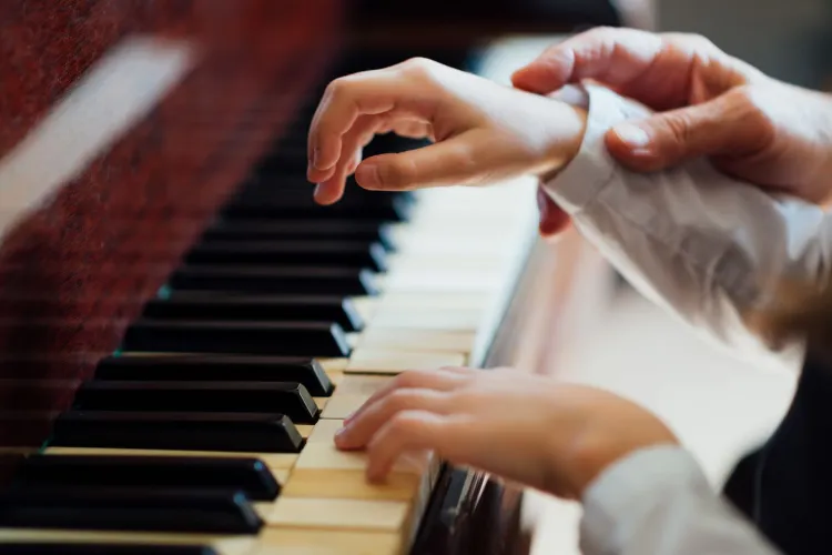 Lecții gratuite de pian pentru clujeni. Cursurile încep peste câteva zile, înscrierile se pot face online