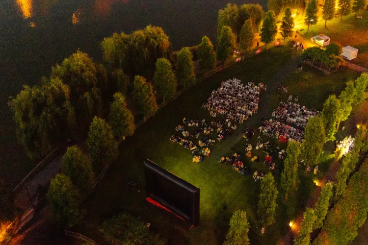 Weekend plin de evenimente la Iulius Mall Cluj: Filme în aer liber, beauty pop-up și Târg de Artă și Antichități. Tu ce faci în weekend-ul ăsta?