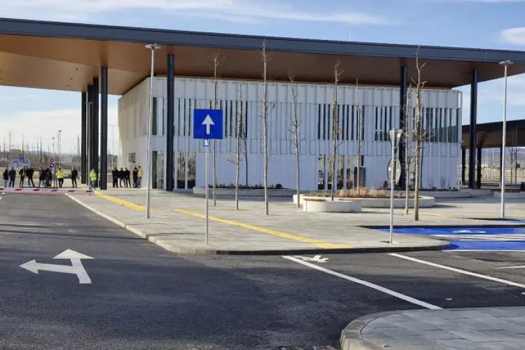 Scad vertiginos prețurile la Park & Ride-ul de la aeroportul Cluj. De când vei putea parca cu 15 lei/zi, în loc de 125 lei/zi VIDEO