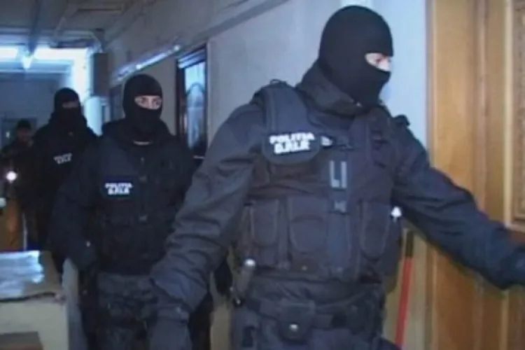 Poliția din Cluj acționează ferm! Cinci suspecți în dosar de tâlhărie și furt, 2 dintre aceștia au fost trimiși în arest preventiv