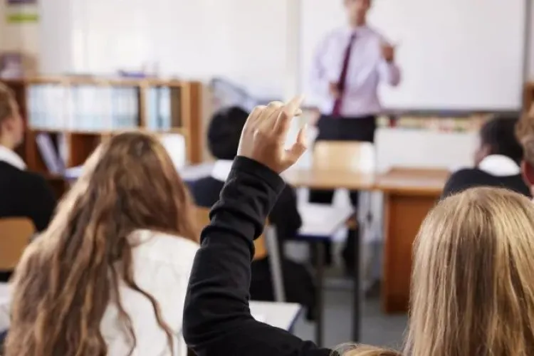 Schimbări importante în programa de liceu: O disciplină clasică revine în forță pentru elevii de la uman, iar altele dispar discret din orar