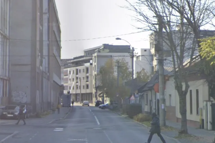 Clujean disperat din cauza unui panou publicitar care luminează toată noaptea ca ziua - „Simt că am un reflector în cameră!”