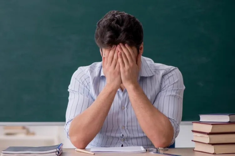 Lovitură sub centură pentru profesori. Ministrul Daniel David recunoaște că nu sunt bani pentru voucherele de vacanță: „M.E.C. nu are fondurile”