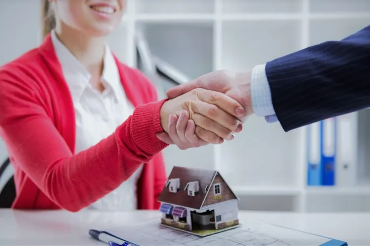 O nouă escrocherie „elegantă” în Cluj: Credit fictiv, fond social inventat și facturi false. O femeie a rămas fără zeci de mii de lei